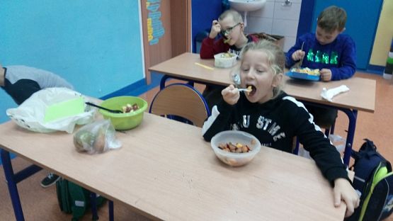  Grafika #1: Sałatka owocowa w klasie Ib