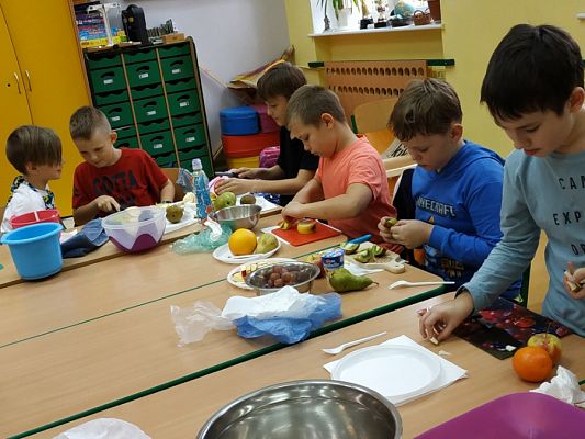  Grafika #2: Owocowy piątek w 3a