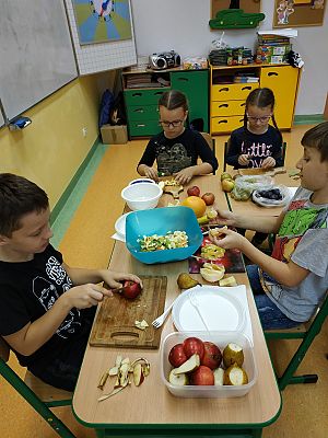  Grafika #1: Owocowy piątek w 3a