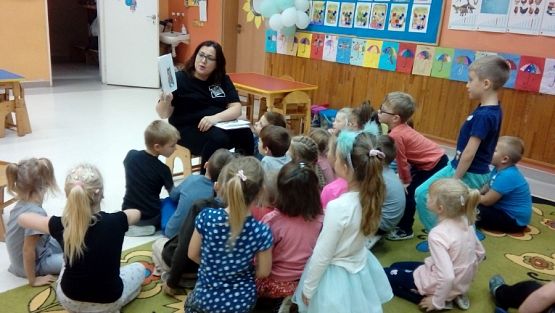  Grafika #0: Realizacja programów promujących czytelnictwo w klasie 0 b