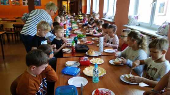  Grafika #1: Śniadanie integracyjne klas pierwszych