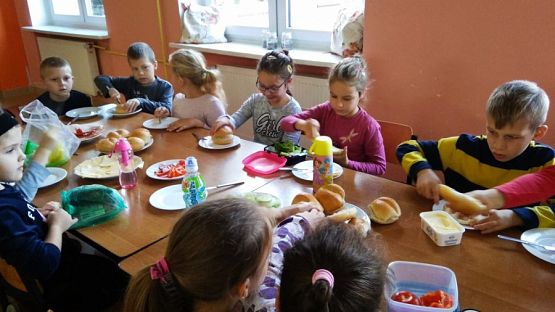  Grafika #0: Śniadanie integracyjne klas pierwszych