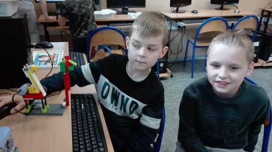  Grafika #8: Zajęcia dodatkowe "Mały Konstruktor"