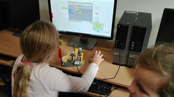  Grafika #10: Zajęcia dodatkowe "Mały Konstruktor"