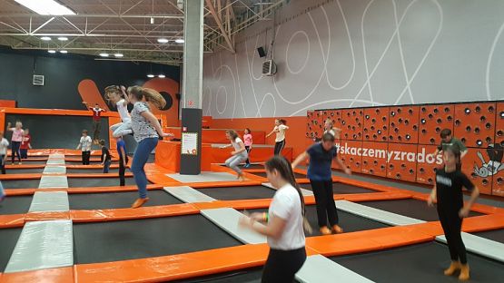  Grafika #2: ,,Skaczemy z radości"