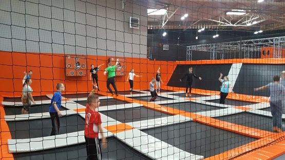  Grafika #6: ,,Skaczemy z radości"