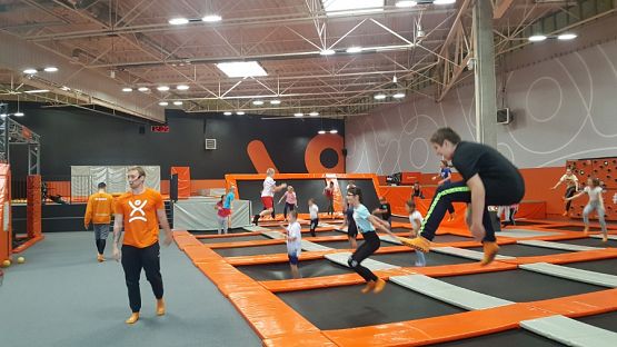  Grafika #3: ,,Skaczemy z radości"