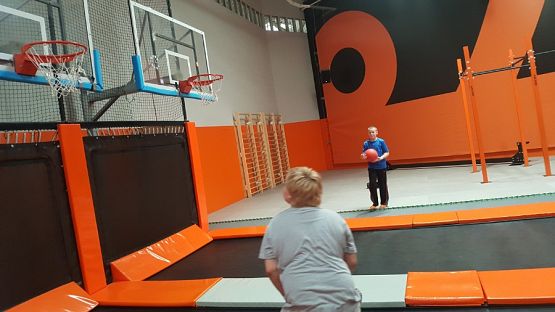  Grafika #4: ,,Skaczemy z radości"