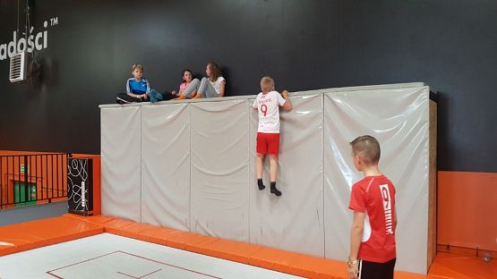  Grafika #16: ,,Skaczemy z radości"