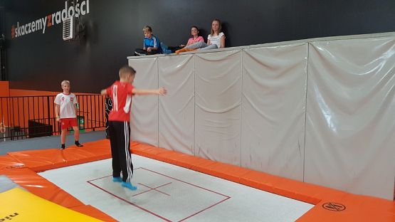  Grafika #17: ,,Skaczemy z radości"