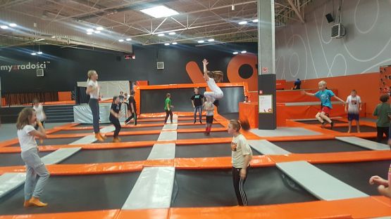  Grafika #18: ,,Skaczemy z radości"