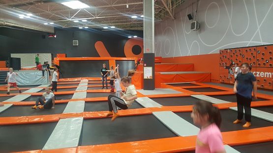  Grafika #20: ,,Skaczemy z radości"