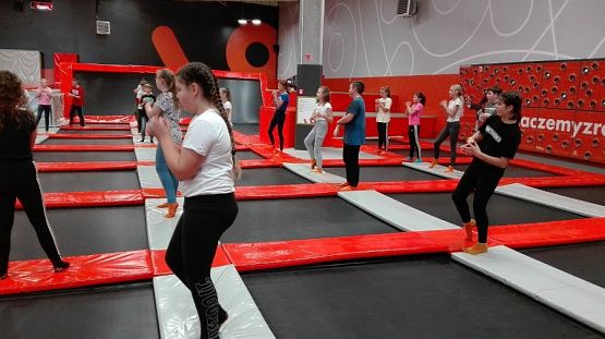  Grafika #25: ,,Skaczemy z radości"