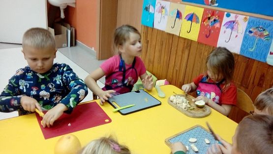  Grafika #7: JESTEM TYM, CO JEM I PIJĘ