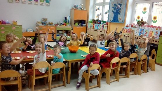  Grafika #14: JESTEM TYM, CO JEM I PIJĘ