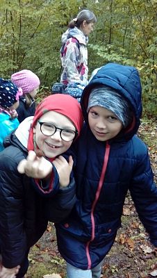  Grafika #11: Wycieczka grupy 0 a i 0 b do lasu