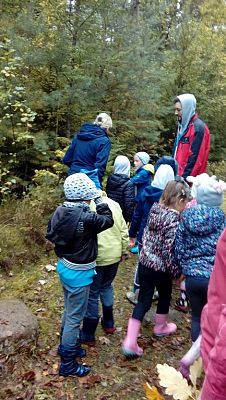  Grafika #17: Wycieczka grupy 0 a i 0 b do lasu