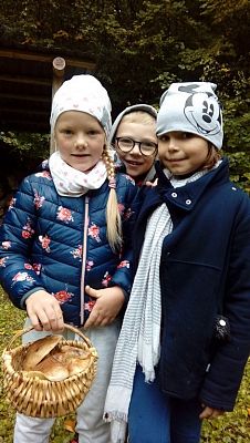  Grafika #24: Wycieczka grupy 0 a i 0 b do lasu