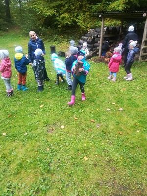  Grafika #47: Wycieczka grupy 0 a i 0 b do lasu