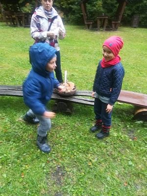  Grafika #46: Wycieczka grupy 0 a i 0 b do lasu