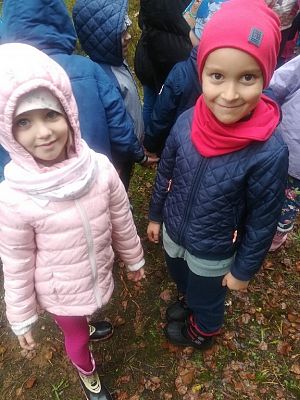  Grafika #51: Wycieczka grupy 0 a i 0 b do lasu