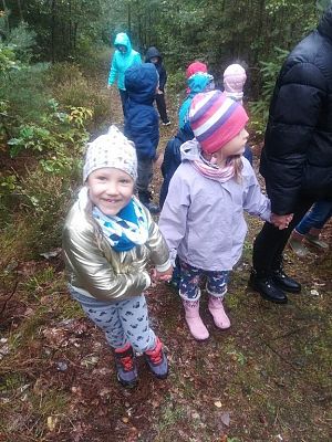  Grafika #52: Wycieczka grupy 0 a i 0 b do lasu