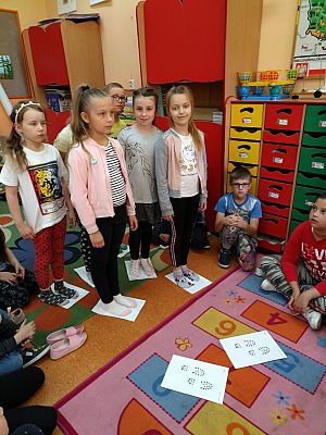  Grafika #1: Myślę pozytywnie