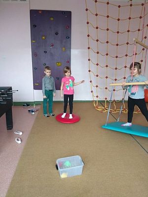  Grafika #1: Zajęcia z integracji sensorycznej w grupie 0b w ramach projektu Przedszkole z Klasą