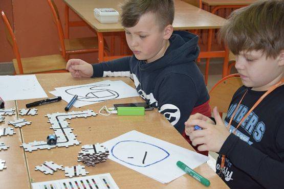  Grafika #24: 21 marca - Dzień Nowoczesnych Technologii