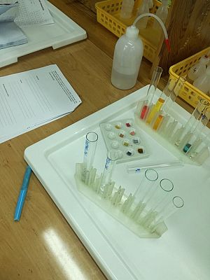  Grafika #2: Uniwersytet Młodego Chemika