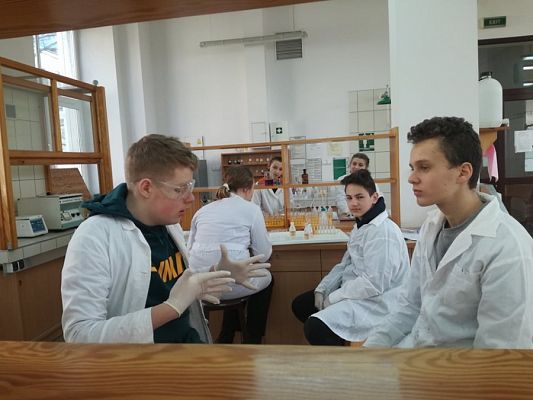  Grafika #3: Uniwersytet Młodego Chemika