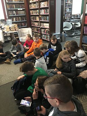  Grafika #4: Klasa Va w Bibliotece Miejskiej w Lęborku.