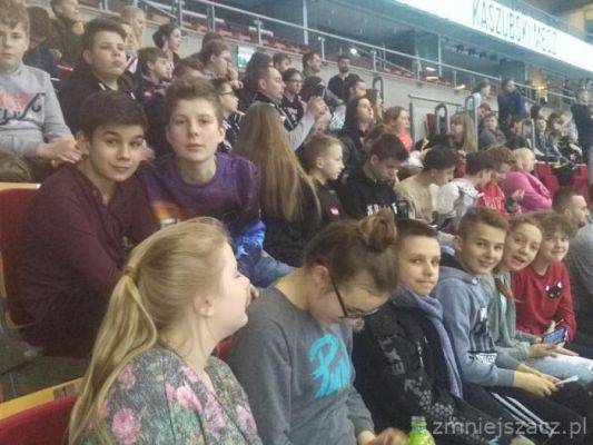  Grafika #2: Nasi uczniowie na meczu piłki siatkowej w ERGO ARENIE