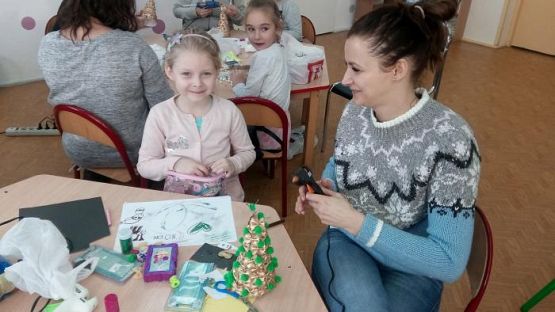  Grafika #8: Zajęcia otwarte - wspólne wykonywanie ozdób świątecznych.