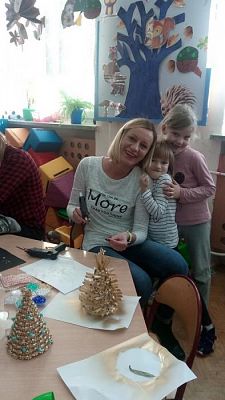  Grafika #9: Zajęcia otwarte - wspólne wykonywanie ozdób świątecznych.