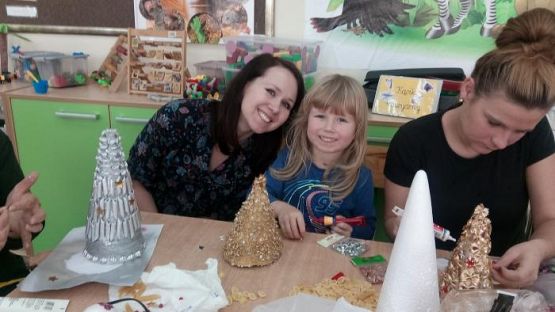  Grafika #11: Zajęcia otwarte - wspólne wykonywanie ozdób świątecznych.