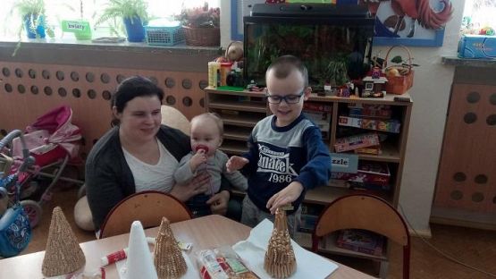  Grafika #16: Zajęcia otwarte - wspólne wykonywanie ozdób świątecznych.