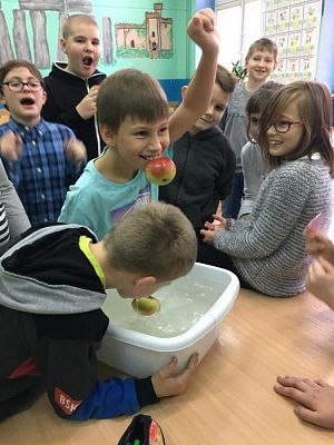  Grafika #5: "Andrzejki" w klasie 4a