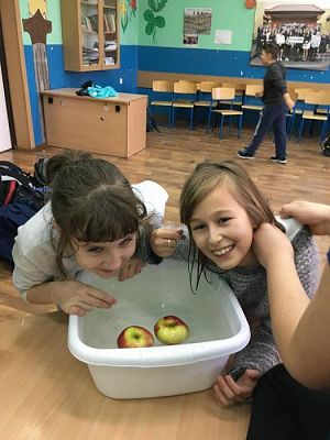  Grafika #6: "Andrzejki" w klasie 4a