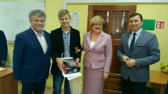  Grafika #10: Sukcesy naszych uczniów w Powiatowym Konkursie "Każdy budować może"