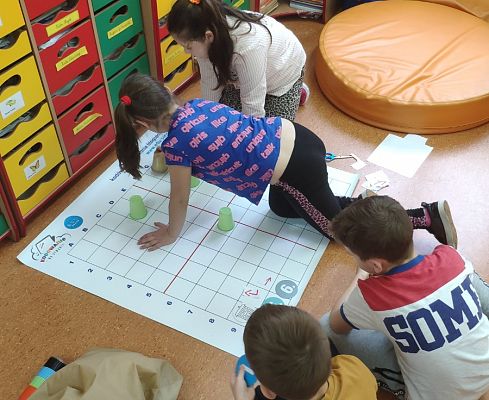  Grafika #1: Zajęcia z "Kodowania na dywanie"