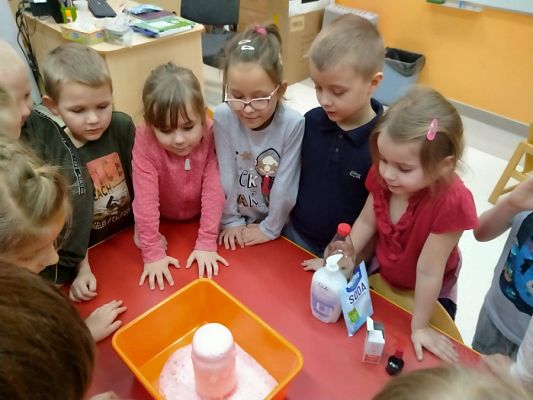  Grafika #0: Zajęcia chemiczne: ,,Wulkan" . Grupa Ob