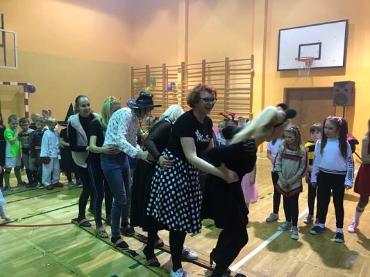 Grafika #2: Bal karnawałowy klasy 0-3