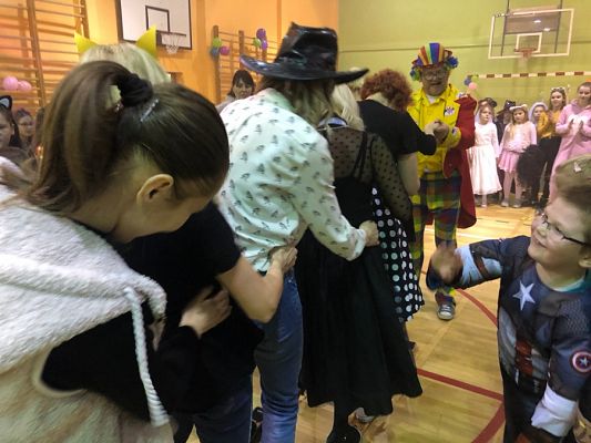 Grafika #4: Bal karnawałowy klasy 0-3