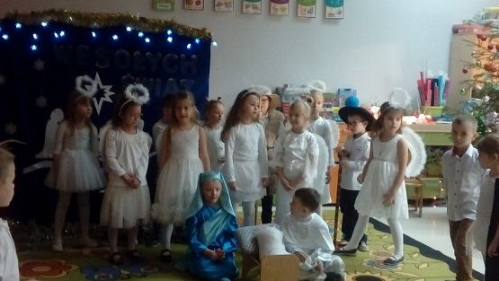  Grafika #1: Jasełka oraz spotkanie z Mikołajem w grupie 0 "b"