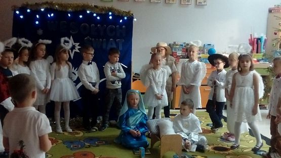  Grafika #2: Jasełka oraz spotkanie z Mikołajem w grupie 0 "b"