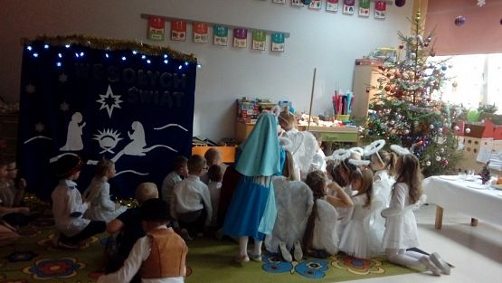  Grafika #3: Jasełka oraz spotkanie z Mikołajem w grupie 0 "b"