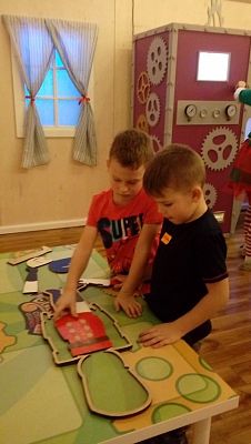  Grafika #4: Wizyta 0 "b" w Wielkiej Fabryce Elfów