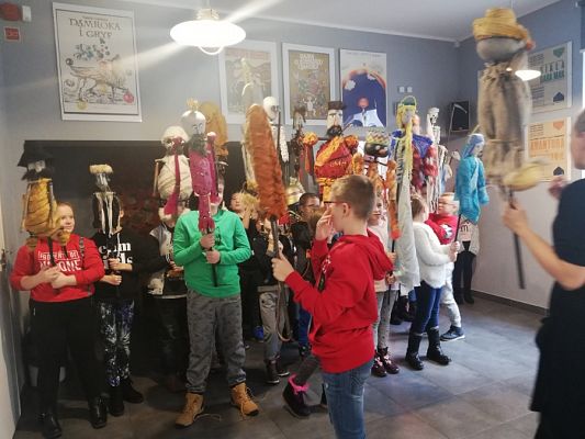  Grafika #1: Klasa 3 b na warsztatach aktorsko-lalkarskich "Wokół szopki"