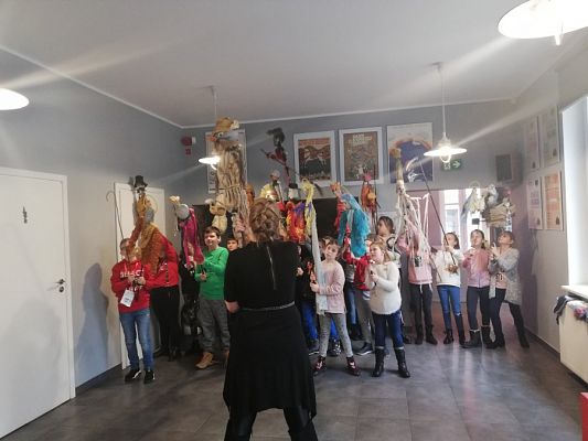  Grafika #2: Klasa 3 b na warsztatach aktorsko-lalkarskich "Wokół szopki"